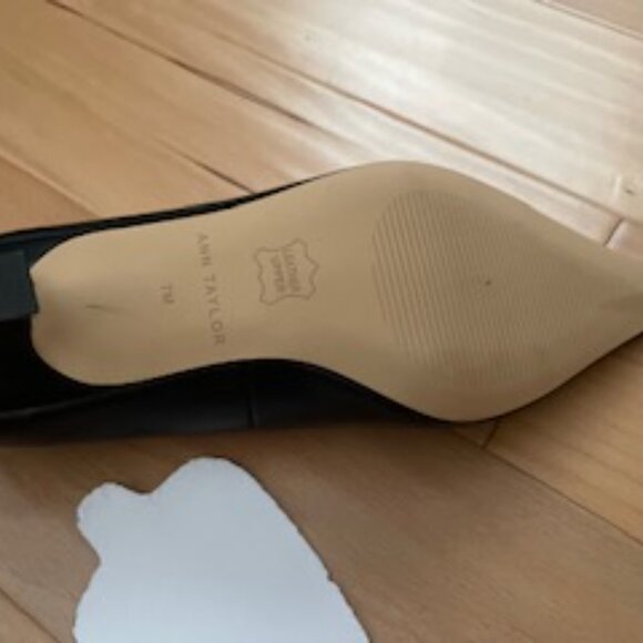 Ann Taylor Leather Nip Toe Kitten Heel Pump in Black 7M NIB - Picture 5 of 10